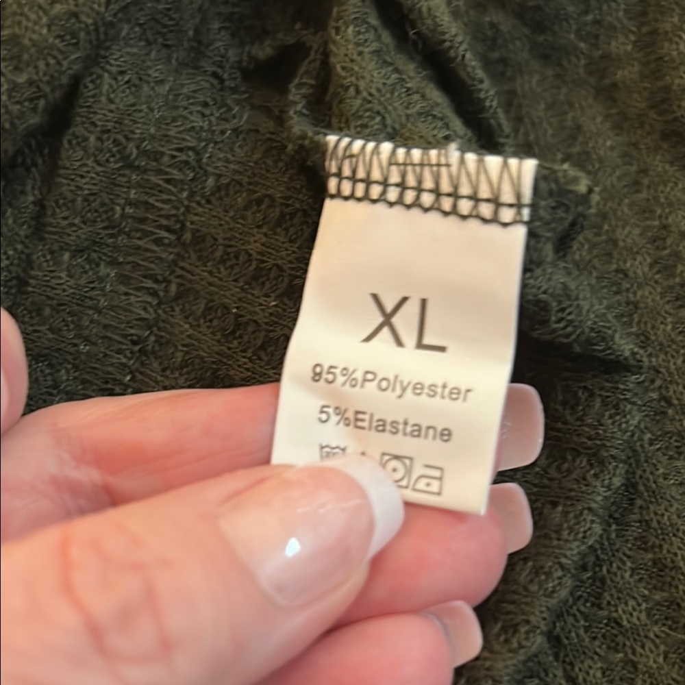 Two-Tone Knit Sweater - Picture 3 of 4